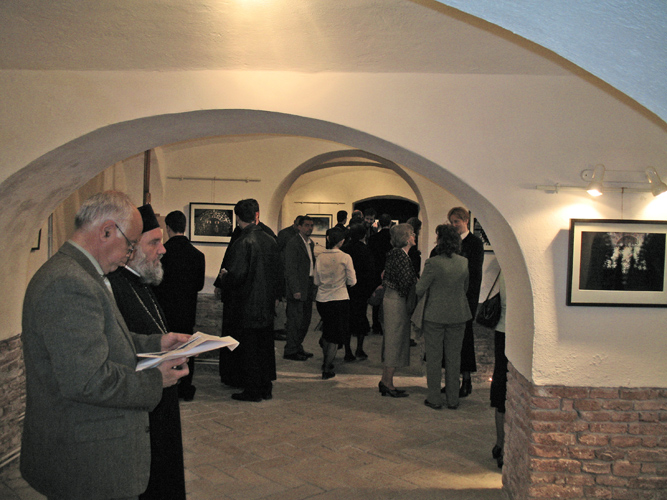 Musée Franz Binder – inauguration dans les caves restaurées de l’exposition photographique d’Yves Phelippot « Invitation au Mont Athos ».