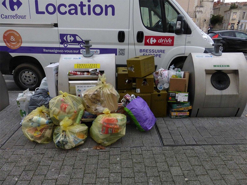 YPH-2013-12-25-poubelles-w